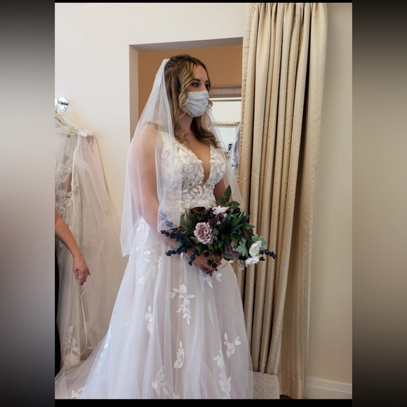 Beautiful Tulle Wedding Veil (Chapel length with blusher) - Picture 3 of 4